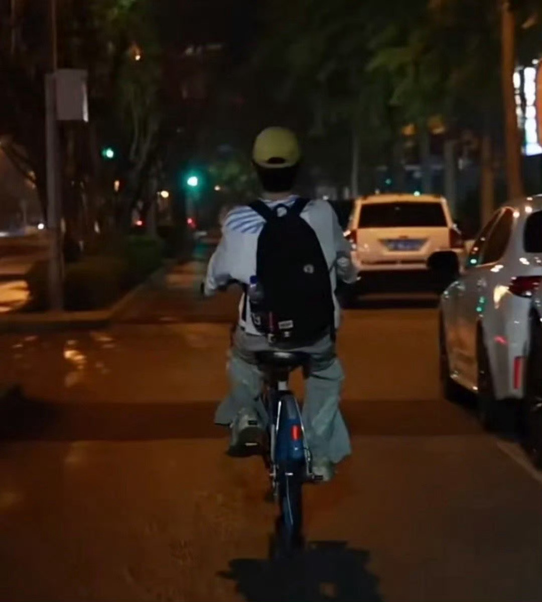 【5145】小小的饼饼背上大大的书包去追逐梦想 