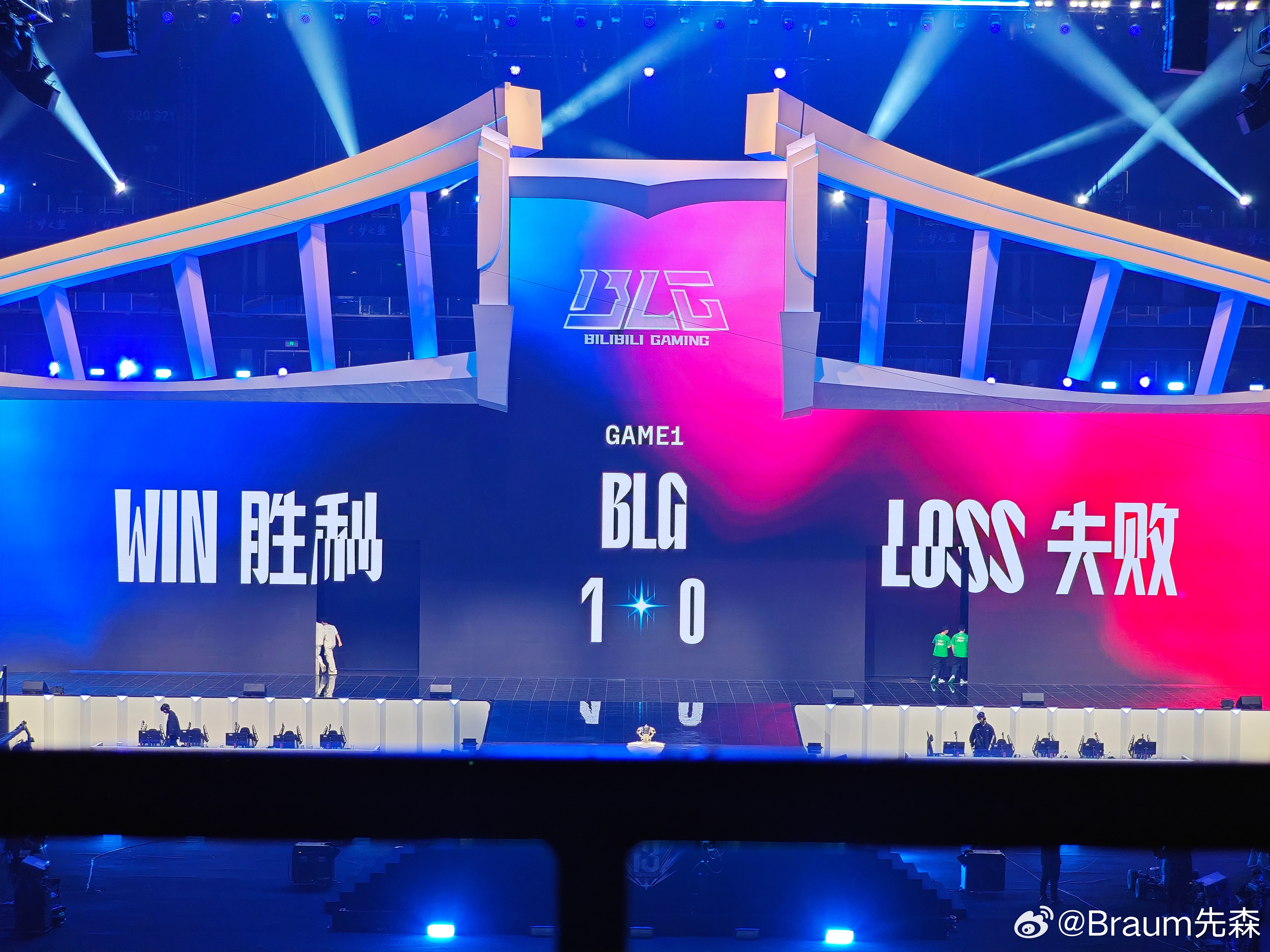 四个人抓鳄鱼是在干嘛[允悲] ​​​