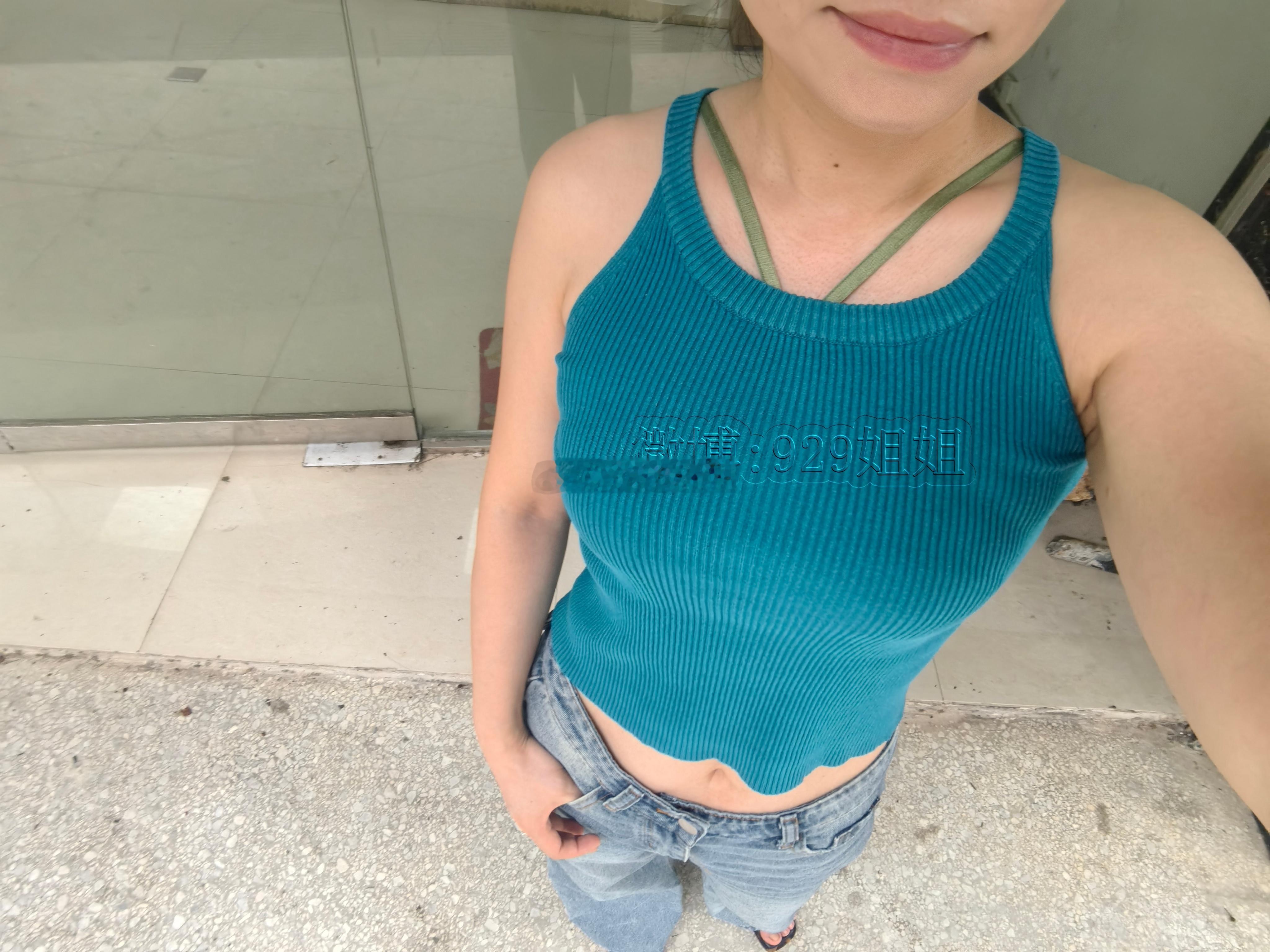 每次穿长裤她们总会说“好难得看你穿裤子啊”雀食夏天基本穿裙子的多 