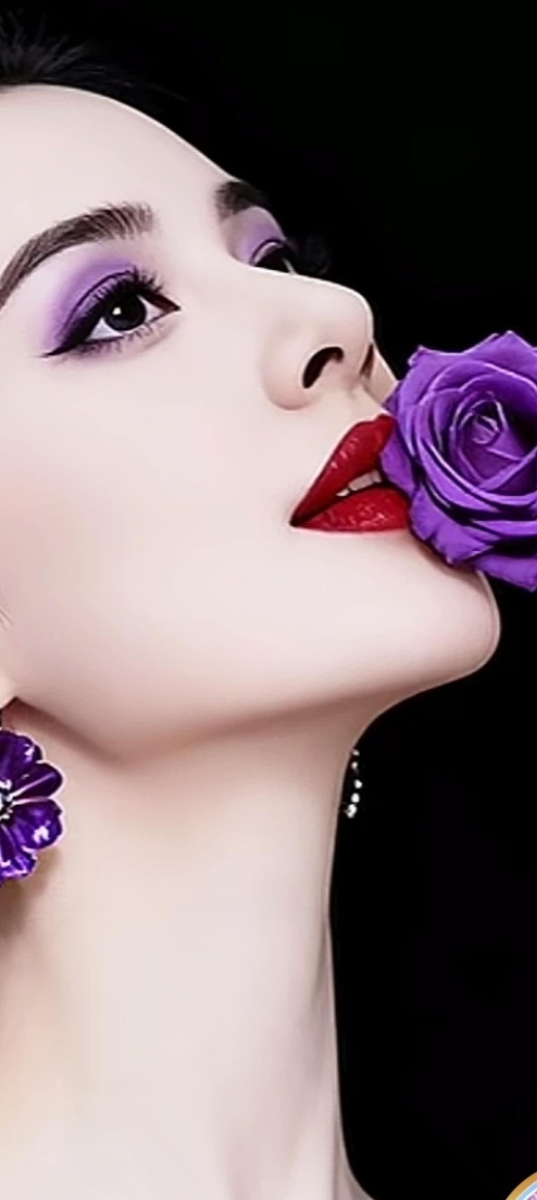 紫玫瑰与红唇的绝美碰撞，惊艳你的视觉！🌹💄