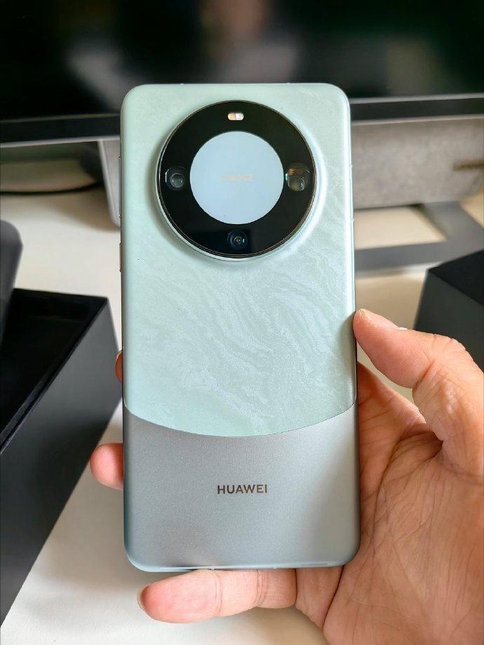 其实MATE60并不是一款非常优秀的手机

如果华为不被制裁，
现在应该有更加惊