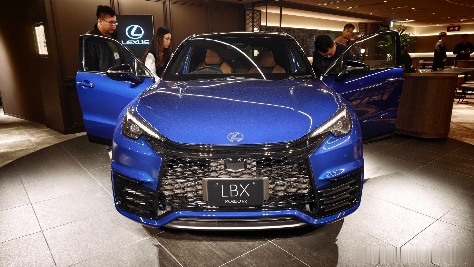 丰田体育馆里展示的雷克萨斯LBX MORIZO RR，这车是丰田章男先生定制的，