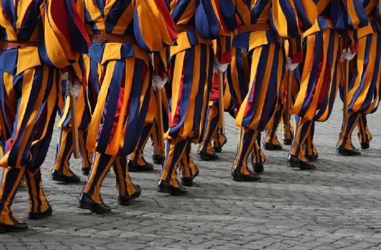 梵蒂岡昨日（10 日）公布正调查一宗疑似涉及宗教纠纷的事件，一名瑞士卫兵疑似不礼