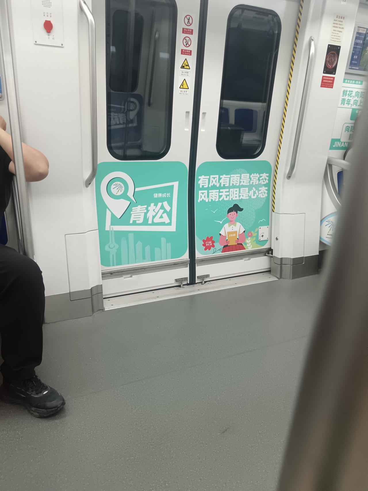 分享一句你对人生的感悟有风有雨是常态，风雨无阻是心态。