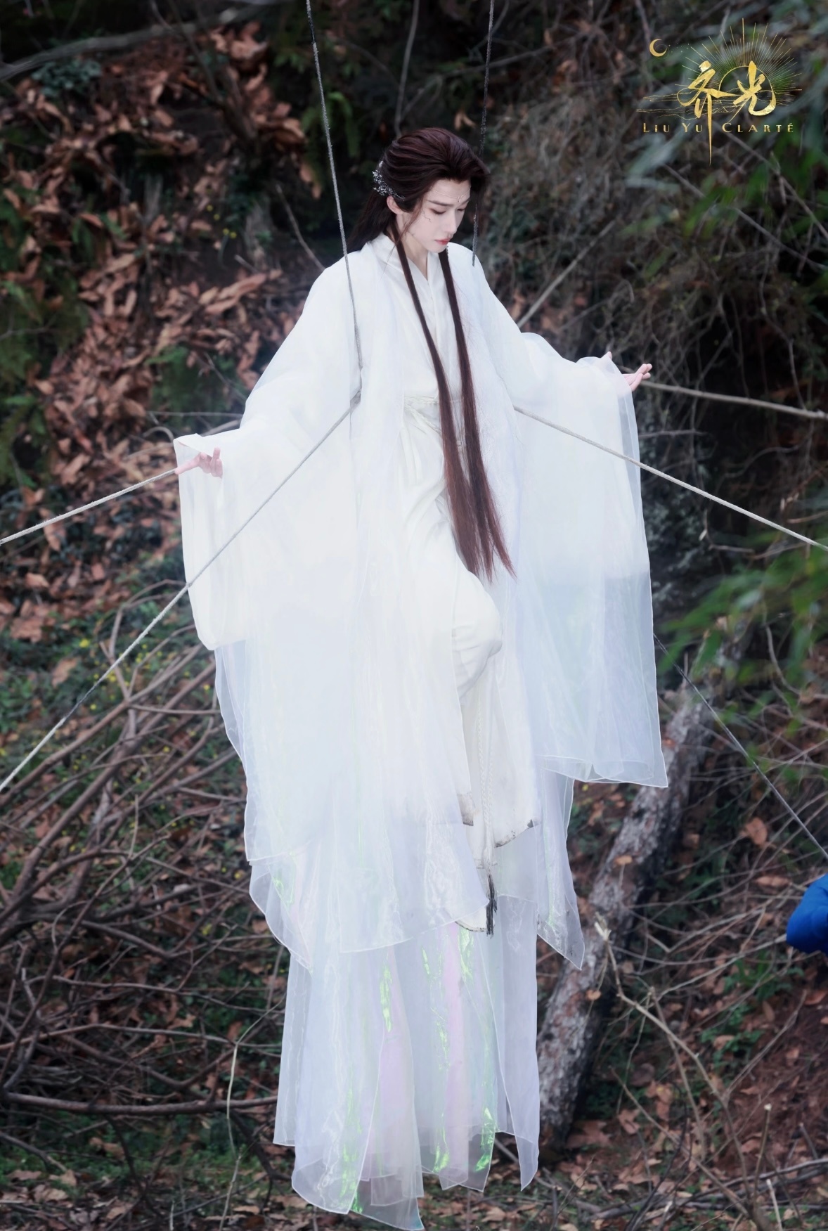 月鳞绮纪 之前光看路透就被刘宇狠狠吸引‼️好期待早日与的天地大人相见啊 刘宇月鳞