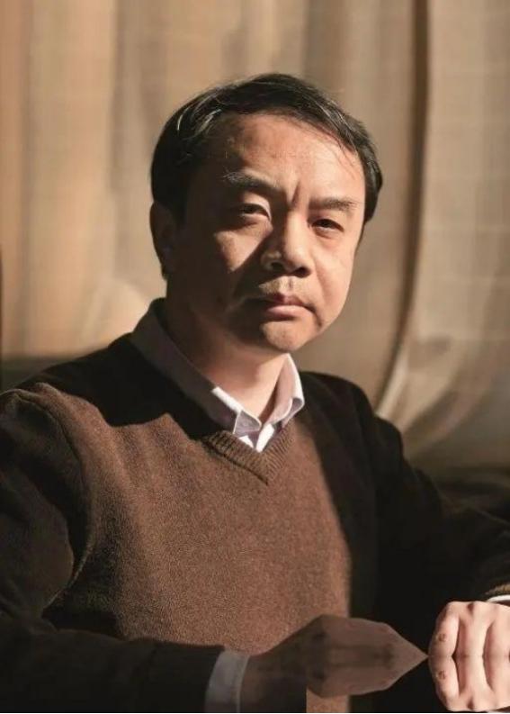 “一定要建，不建中国将落后30年！”2016年，杨振宁曾顶着骂名，极力反对花20