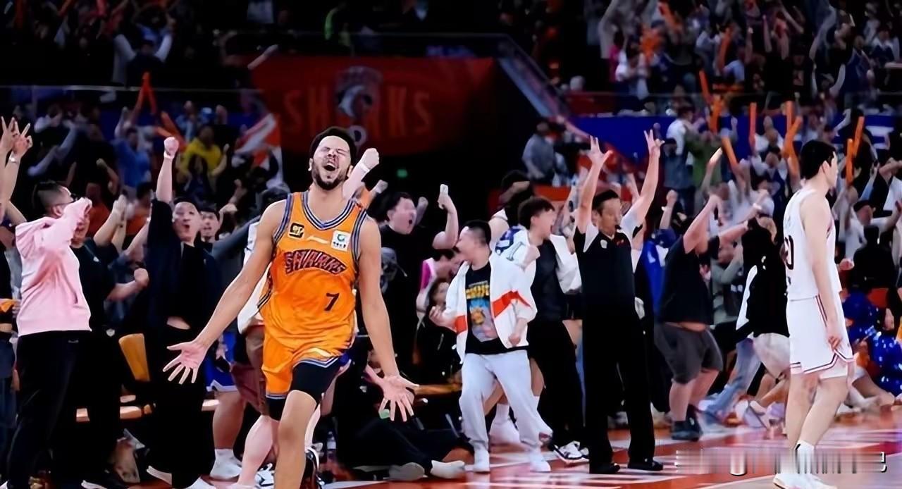 看来辽宁是真的没钱了，外援都选别人不要的。
今天传来最新消息。辽宁男篮正式确定第