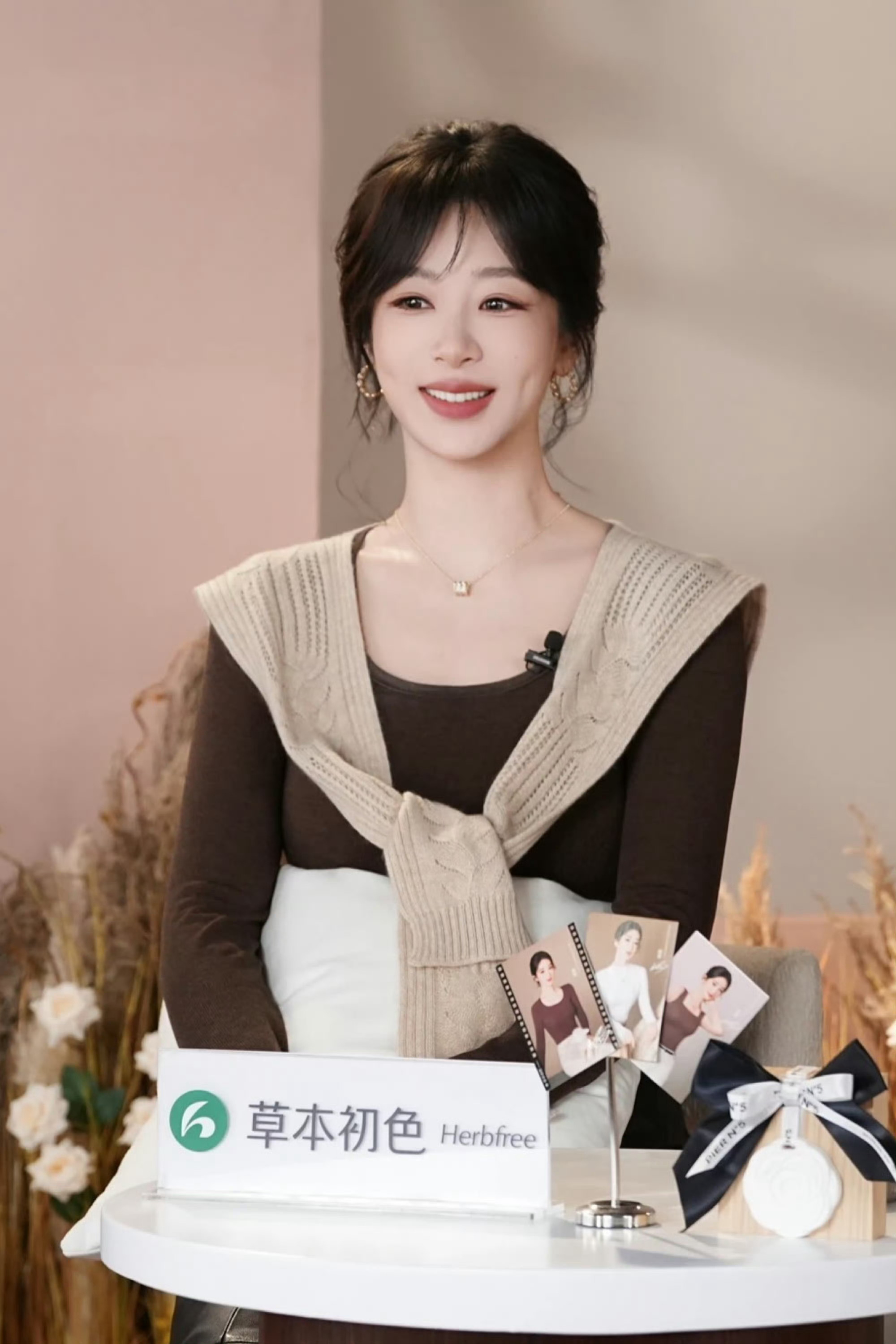 杨紫[超话]杨紫董竹君💜杨紫玉兰花开君再来成长不可逆转，可也总让人充满欣喜，生
