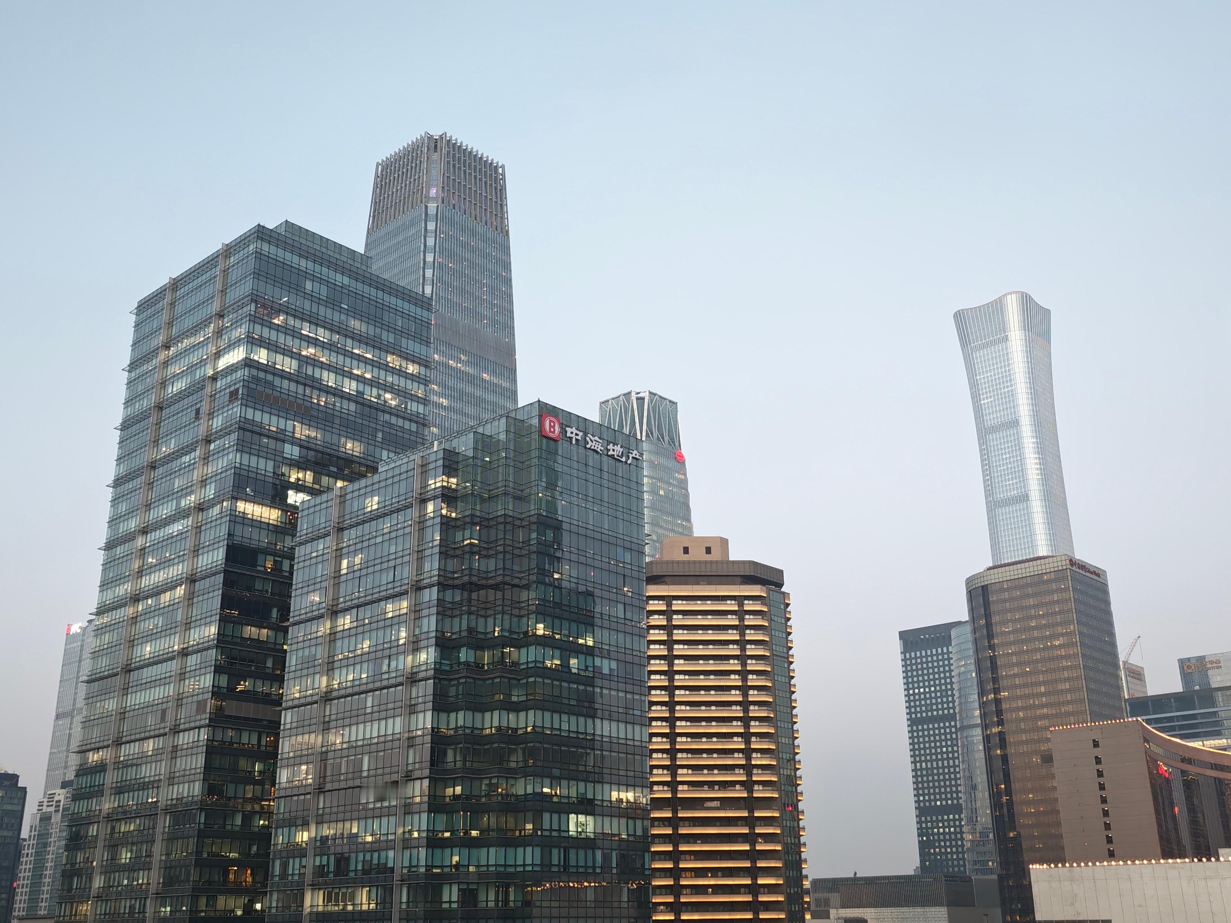 到北京了，明天荣耀WIN沟通会见 北京