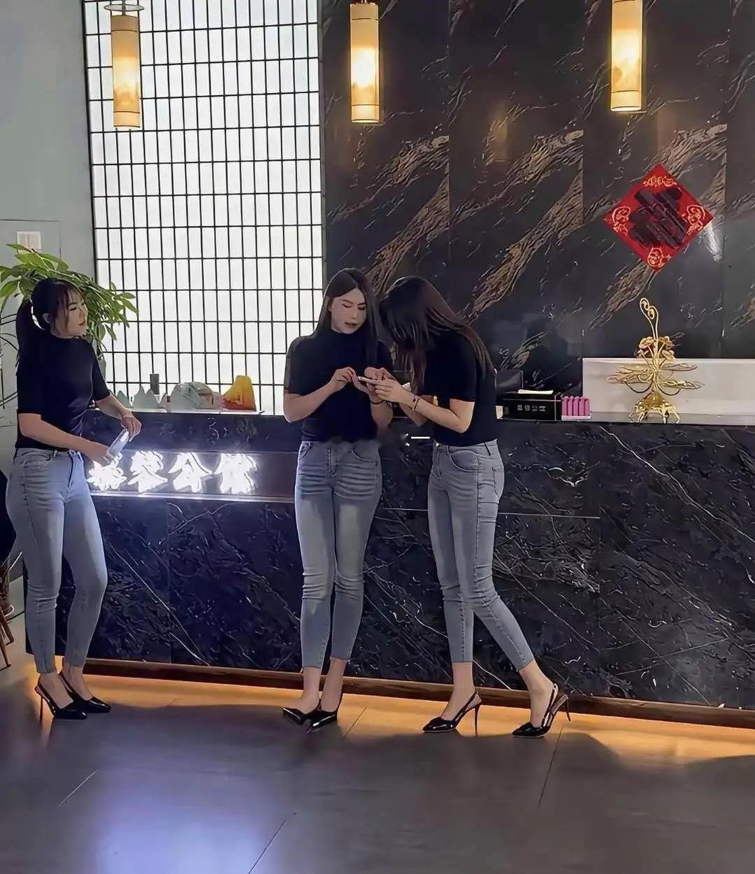 缺点都暴露出来了，想不通这种裤子是怎么流行起来的… 