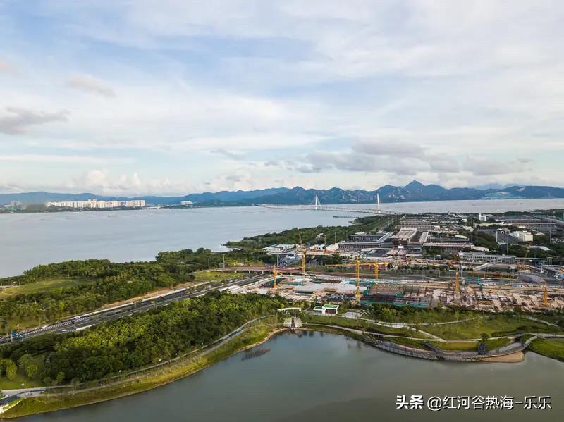 进入4月以来，深圳各大热点楼盘动作频频，开放展厅、样板间、启动诚意登记，都在为二