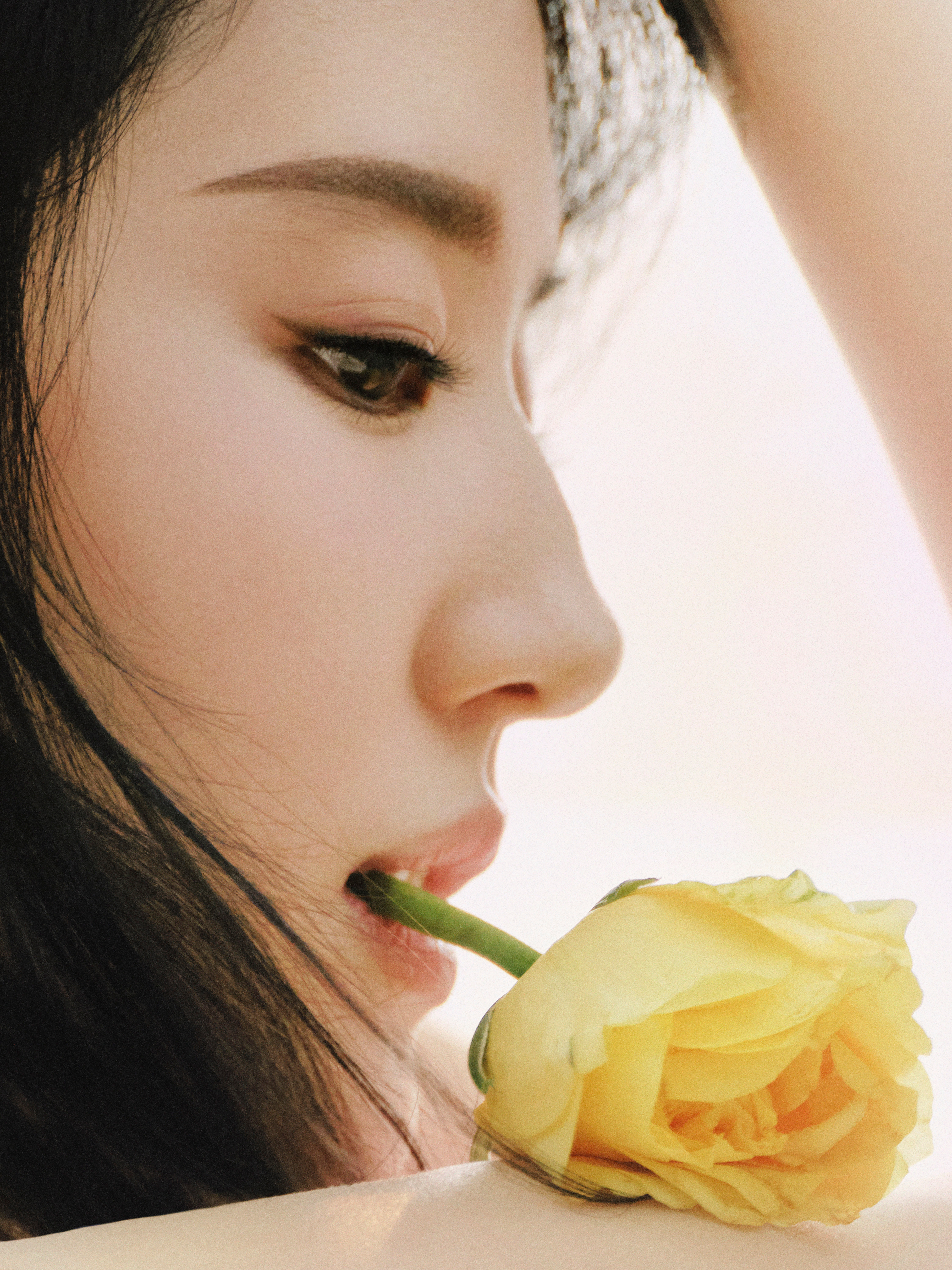 刘亦菲生日写真📸茜茜公主，生日快乐，蹭蹭仙的美貌[黄玫瑰]    #吴彦姝称刘