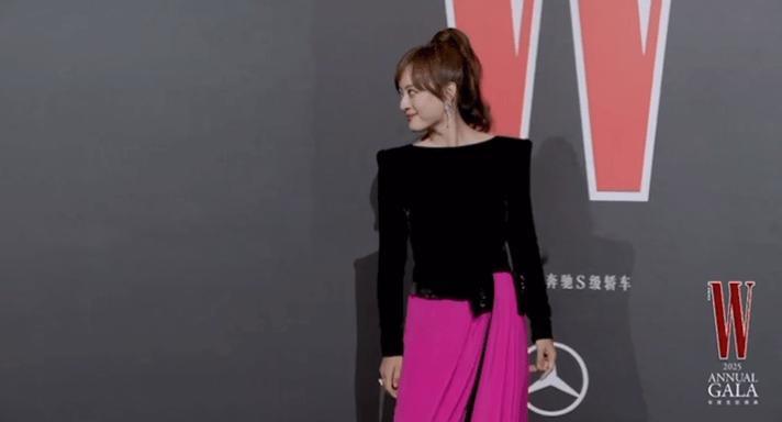 孙俪状态满40减20孙俪一亮相就是惊艳全场的程度，状态简直是“满40减20”，说