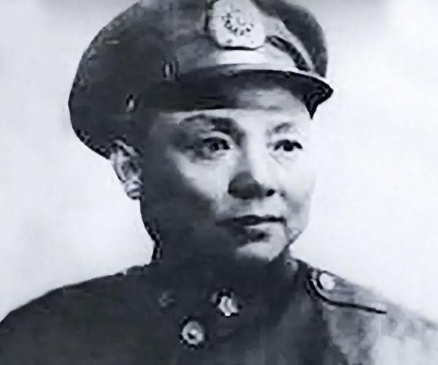 1959年，陈长捷出狱后，傅作义在北京西单请他吃饭，陈长捷故意迟到，大摇大摆地走