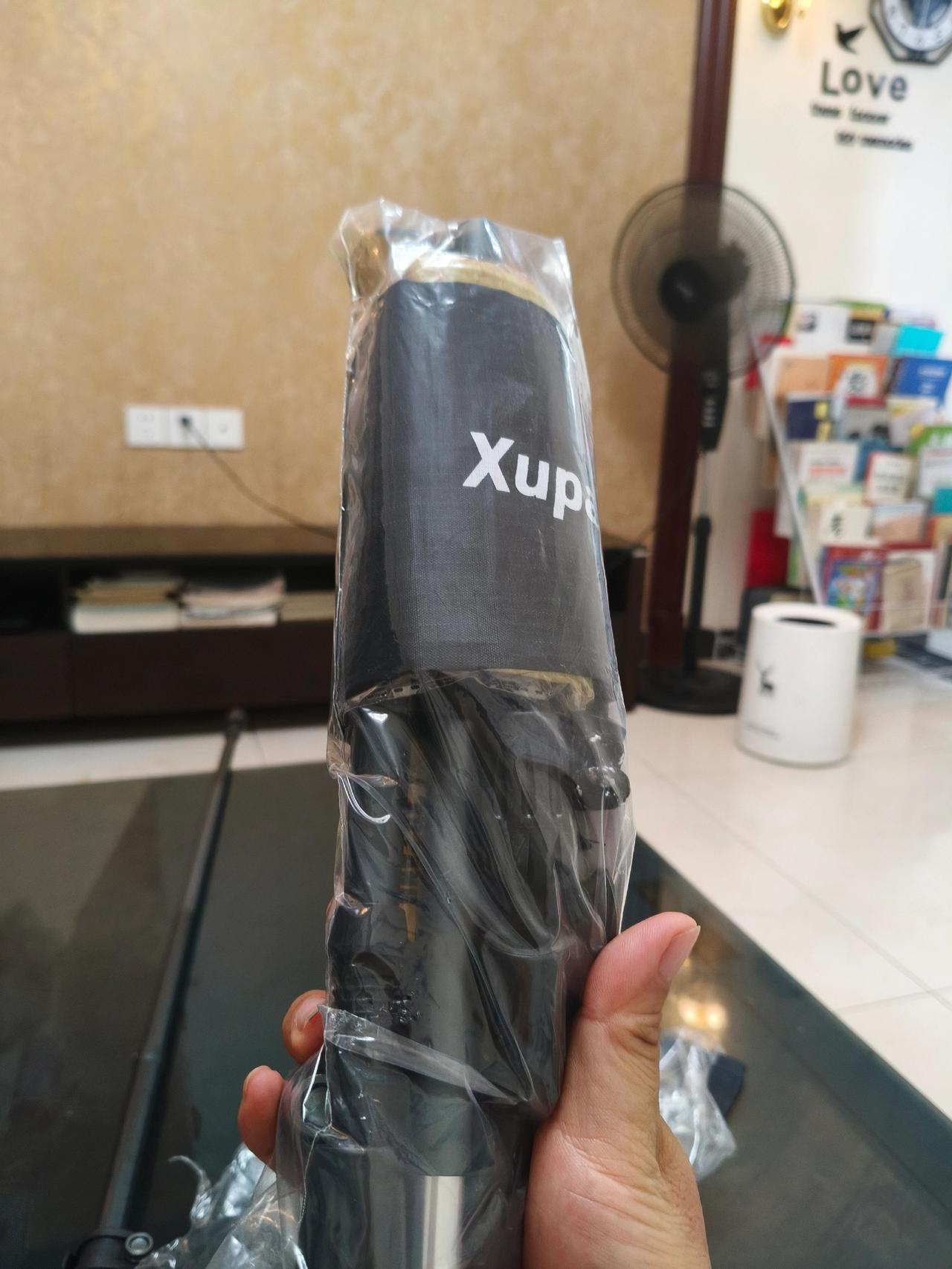 入手朝台的小装备到啦，登山杖 雪套 保温毯 还差背包，鞋 雨衣在路上。