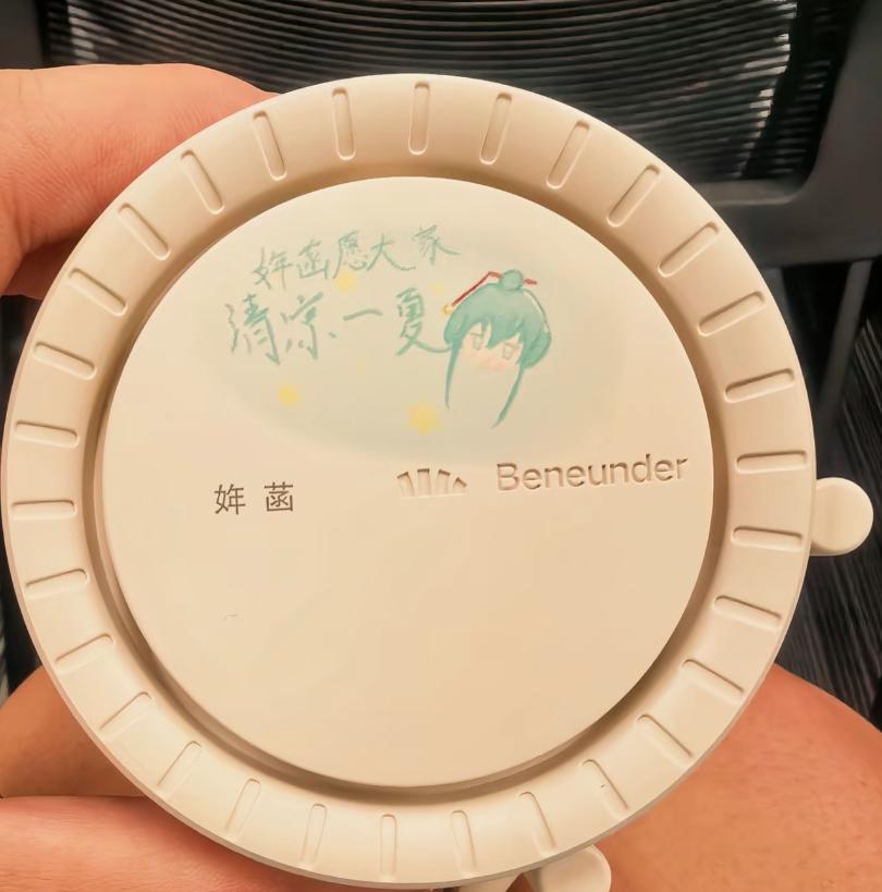 11岁张姩菡现身峰学蔚来董事会见面会，给公司全体员工发小风扇，已经成为了公司重要