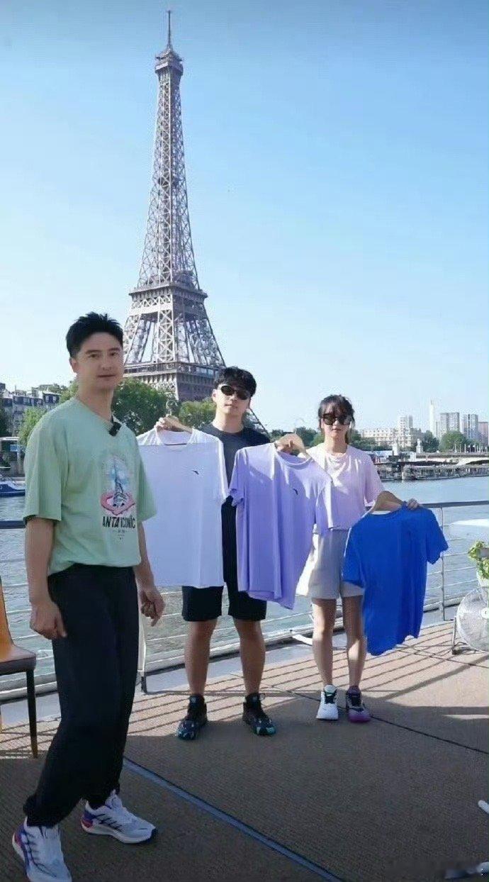 #田亮带着儿子女儿在巴黎铁塔下卖货##奥运会[超话]# 赚钱嘛，不丢人，曾经是运