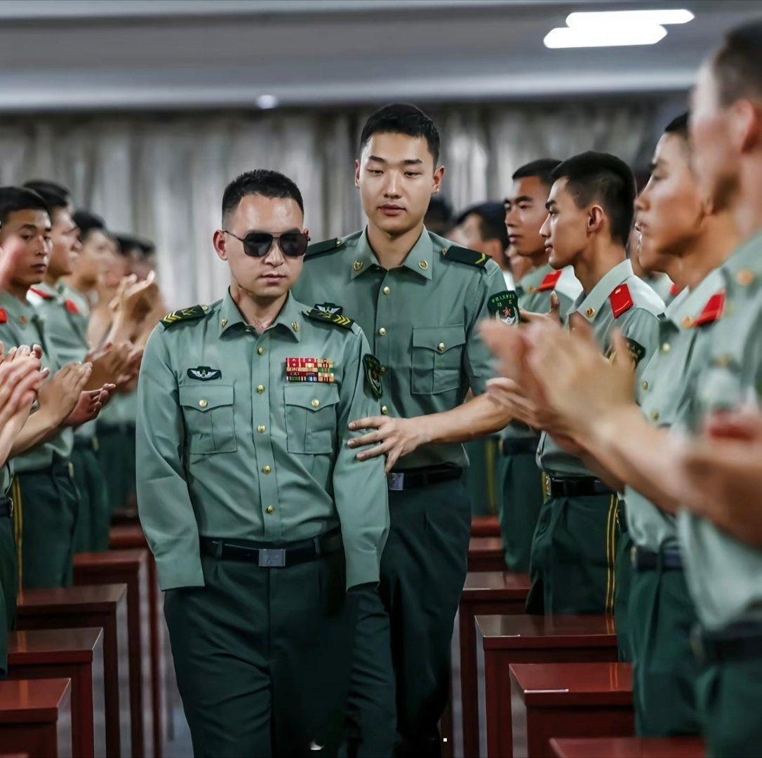 你退后，让我来       ｜排雷英雄杜富国 