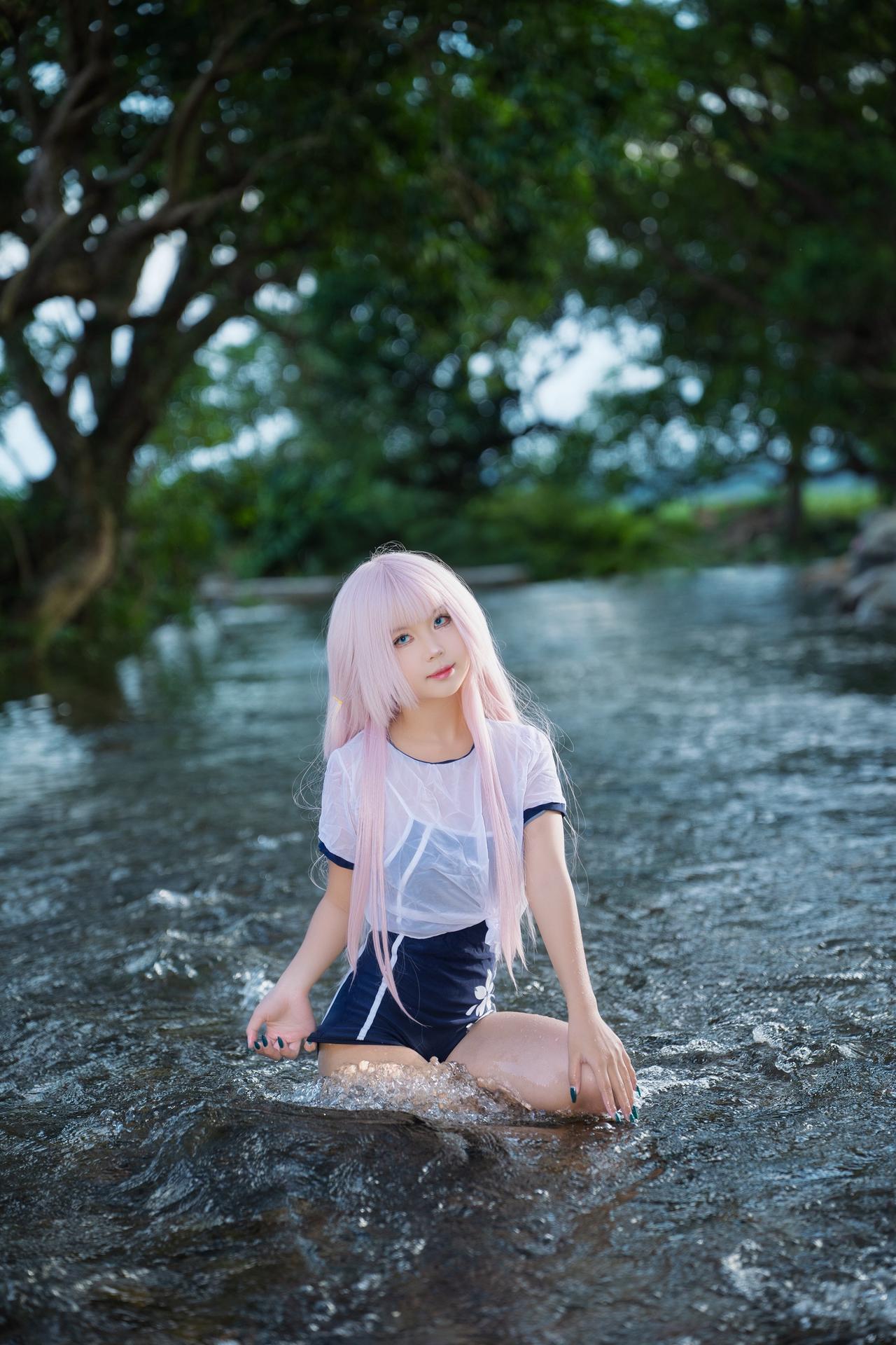 板苏村的小溪这次涨水了，比起之前去的时候水更加清澈，上次带50mm f1.2GM