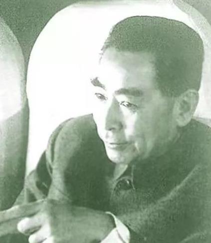 1959年，周总理从广州乘飞机回京途中路过淮安上空，与机长袁桃园协商：“能不能降