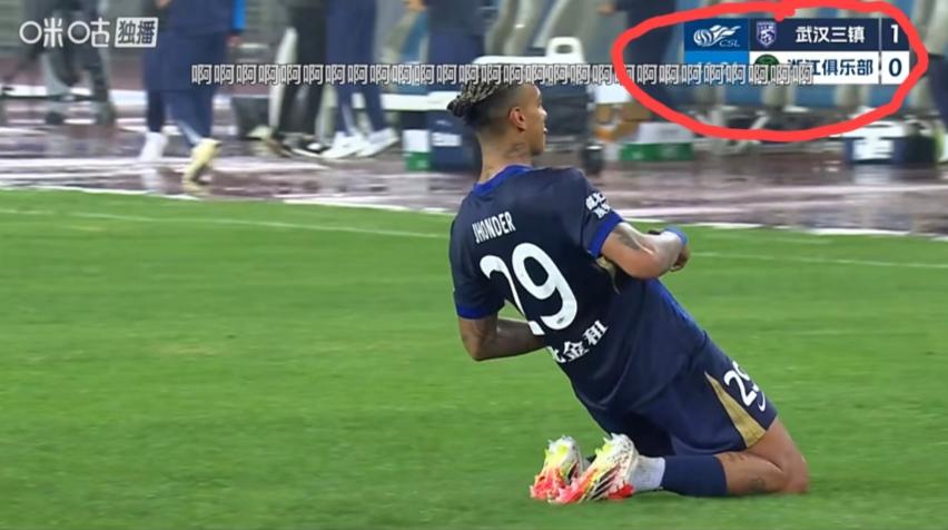 浙江绿城上半场0:1落后武汉三镇。浙江球迷的评论区早就已经沸反盈天、骂声四起了。