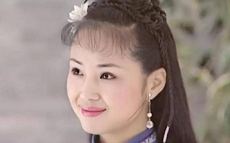 康熙四十四年，一个没有品级、没有册封的宫女去世，康熙却按嫔礼给她办丧事，还破例让