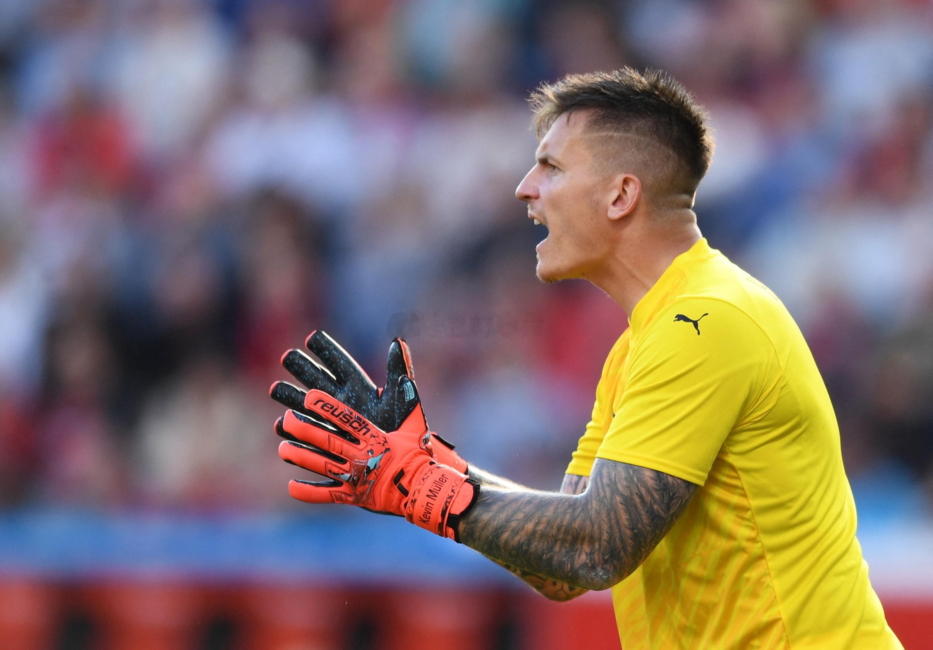 德天空：海登海姆门将凯文·穆勒将租借加盟沙尔克，无买断条款足球 1月18日讯 据