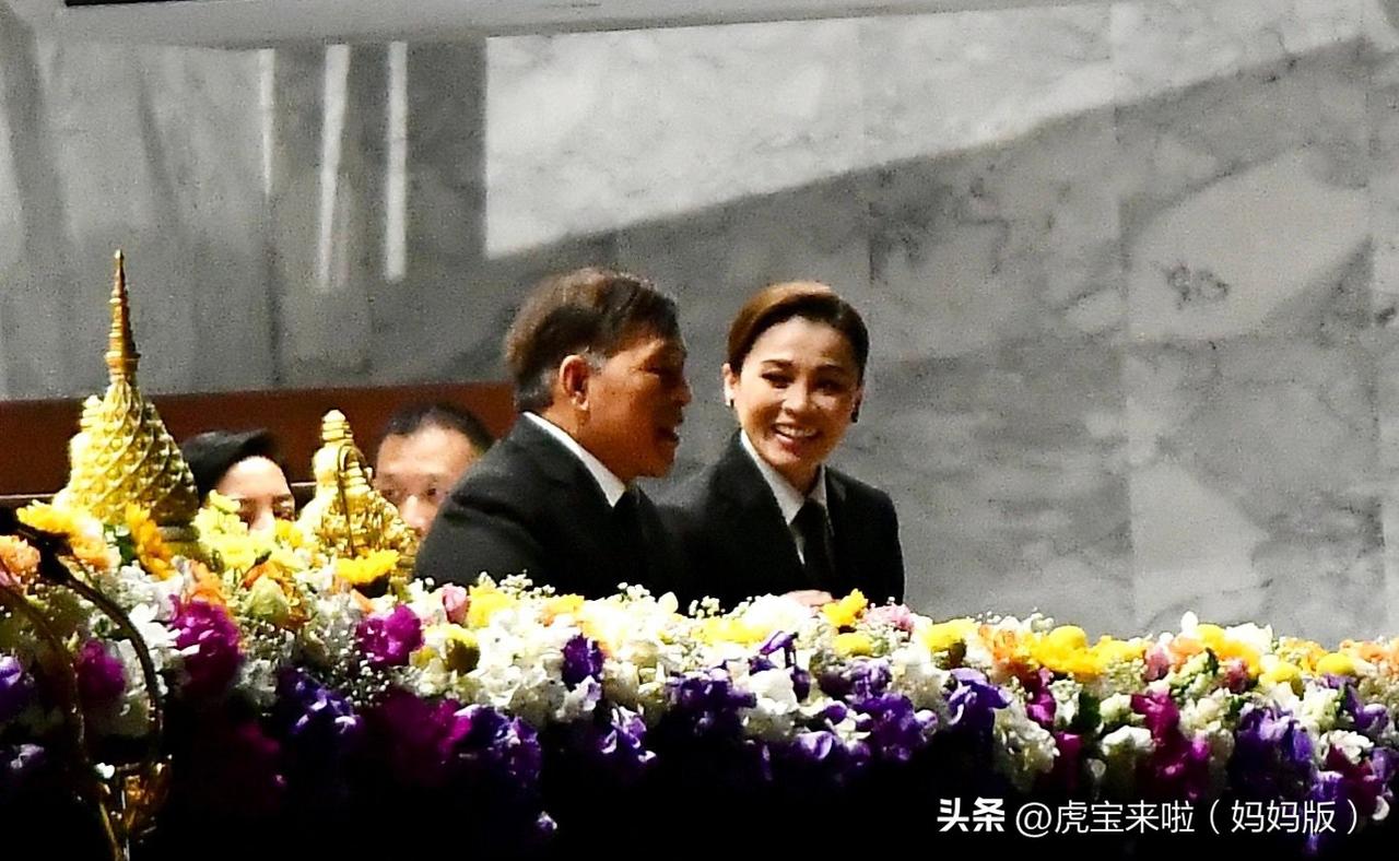 国王夫妇出席东南亚运动会开幕式！两人都笑得很开心！