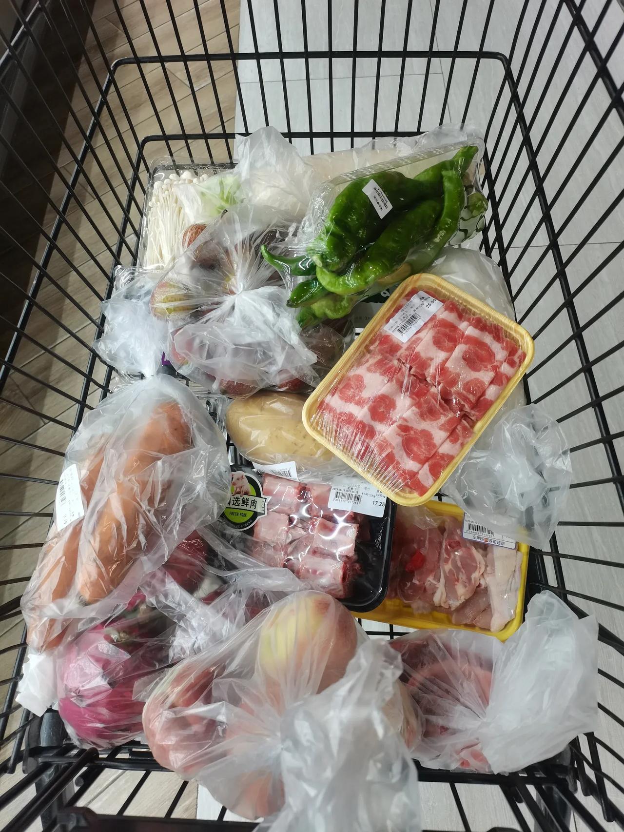 做美食，食材很重要，各种各样食材才能保证一道菜的美味，食材要新鲜，要懂得挑选购买