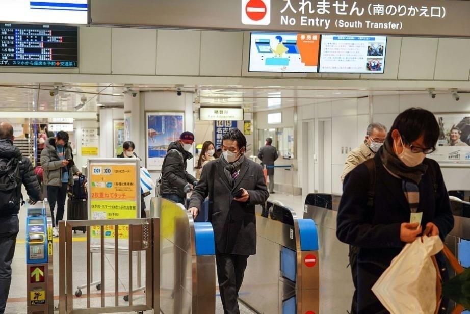 日本刚把签证费涨5倍，韩国紧随其后宣布：对中国游客免签证费到2026年底。
 