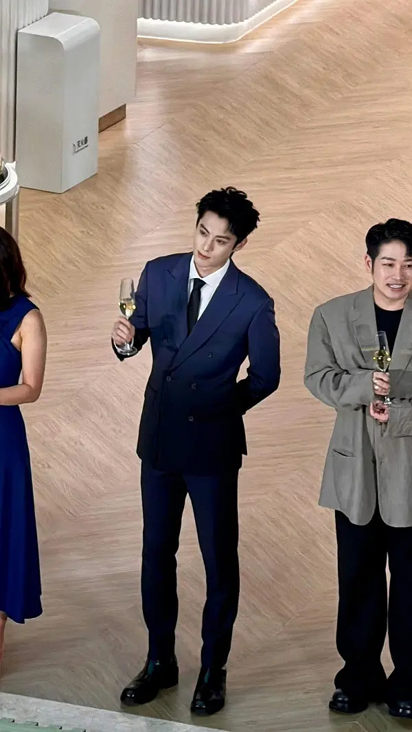 王鹤棣这种身材才是男明星该有的吧 ​​​