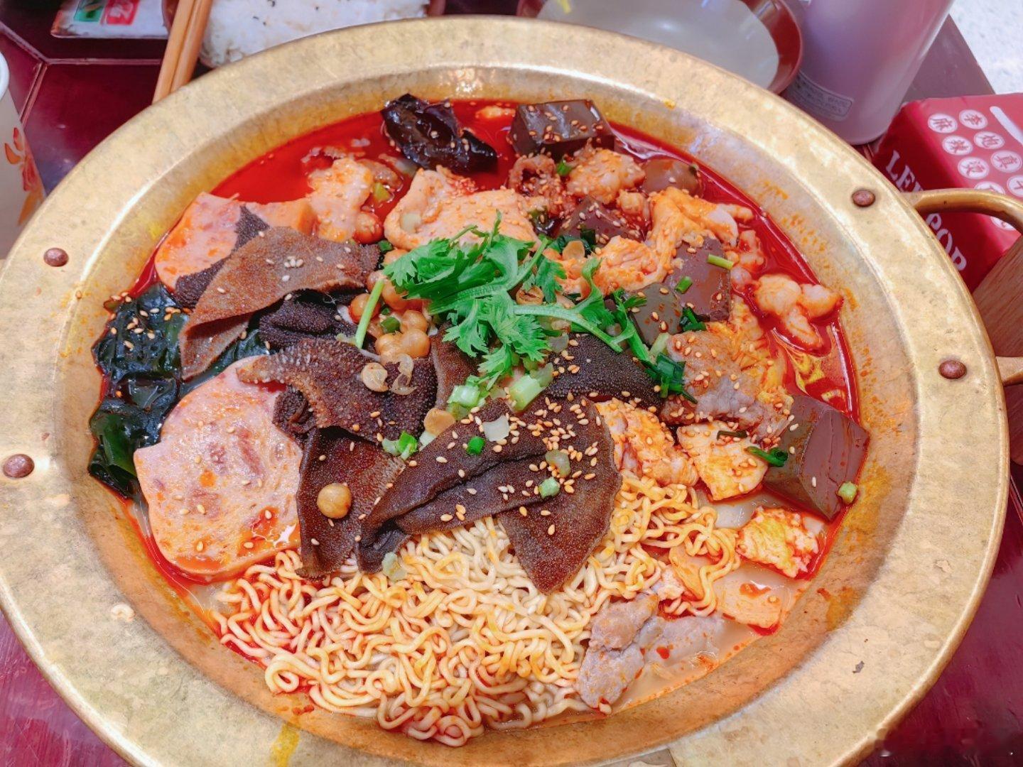 真是美好的一天，也不忌口了，想吃辣就吃[憧憬]吃完回家搬砖[赢牛奶]✨✨#每日一
