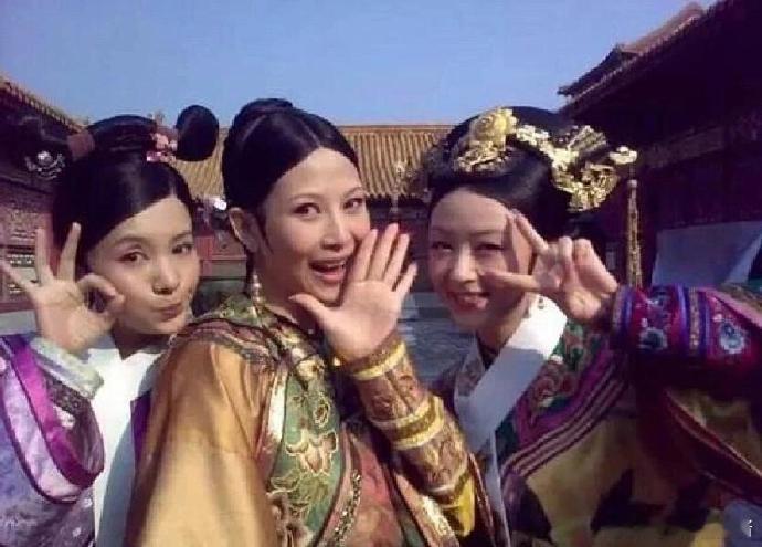 今日份惊喜爆炸！甄嬛传剧组大重聚，勾起无数回忆，微博之夜又有超多CP同框，这一晚