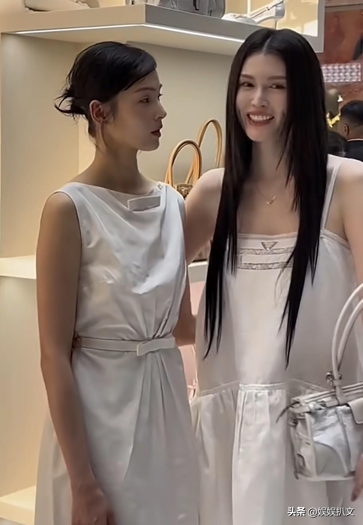 何穗雎晓雯一同出席活动，两个人都已经生完宝宝了，完全没有带娃的疲惫感，精神状态依