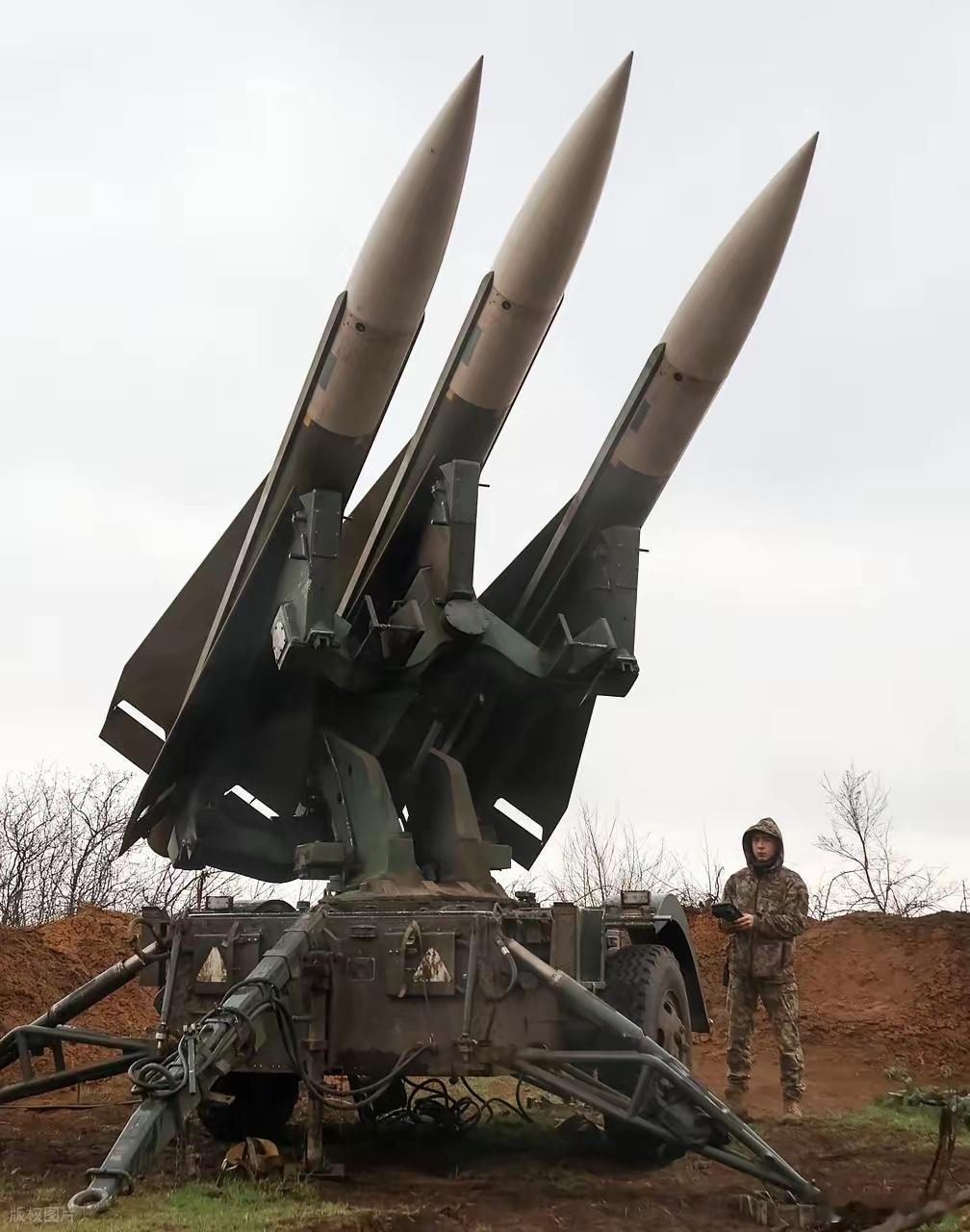 近期中东局势急剧升温，美军大规模加码中东军事部署。停火阶段，美军多支精锐作战部队