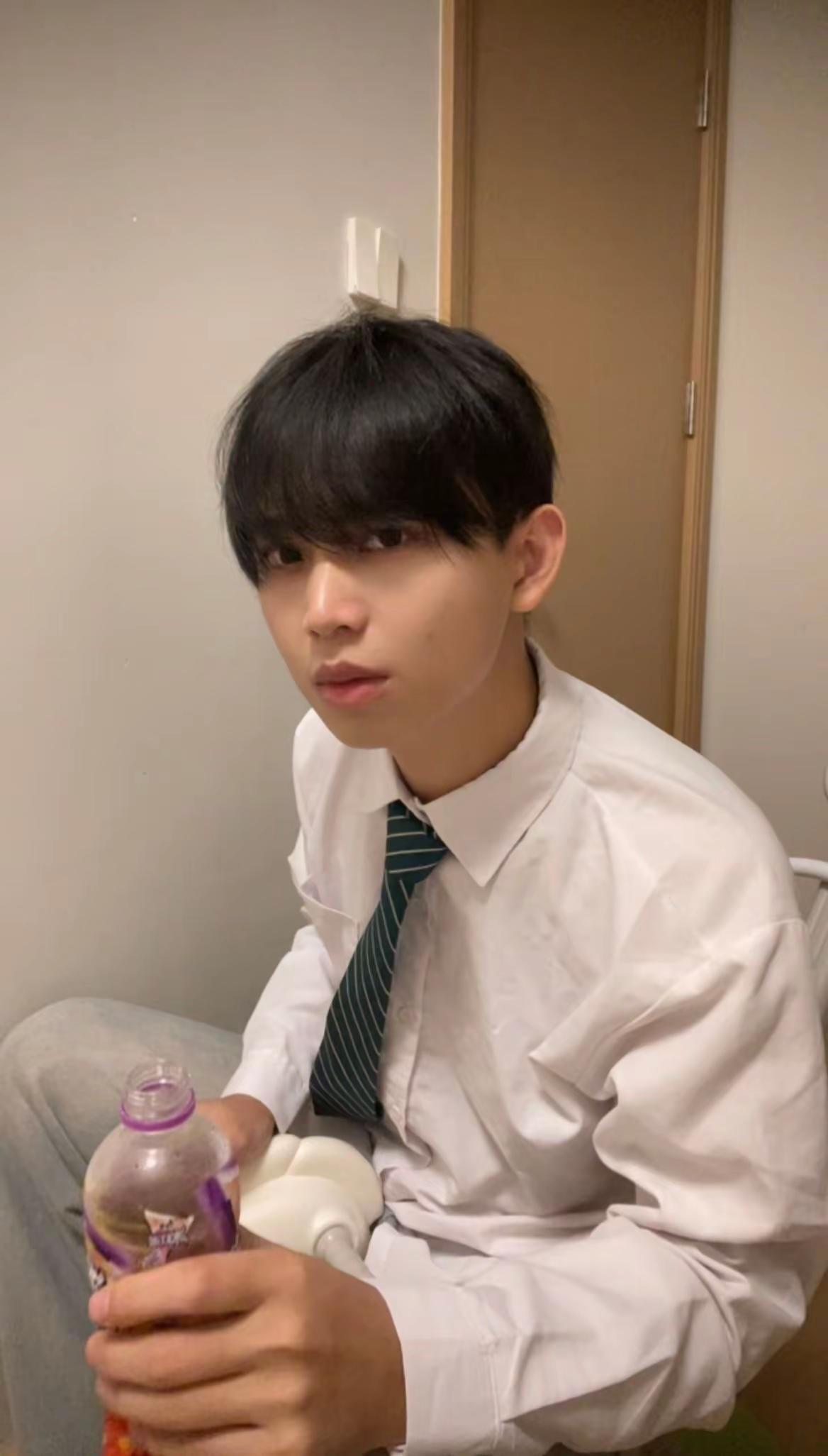 又伤感了吗。可惜你不喝冰红茶，不懂我的心忧郁 发癫 日系 日系男孩