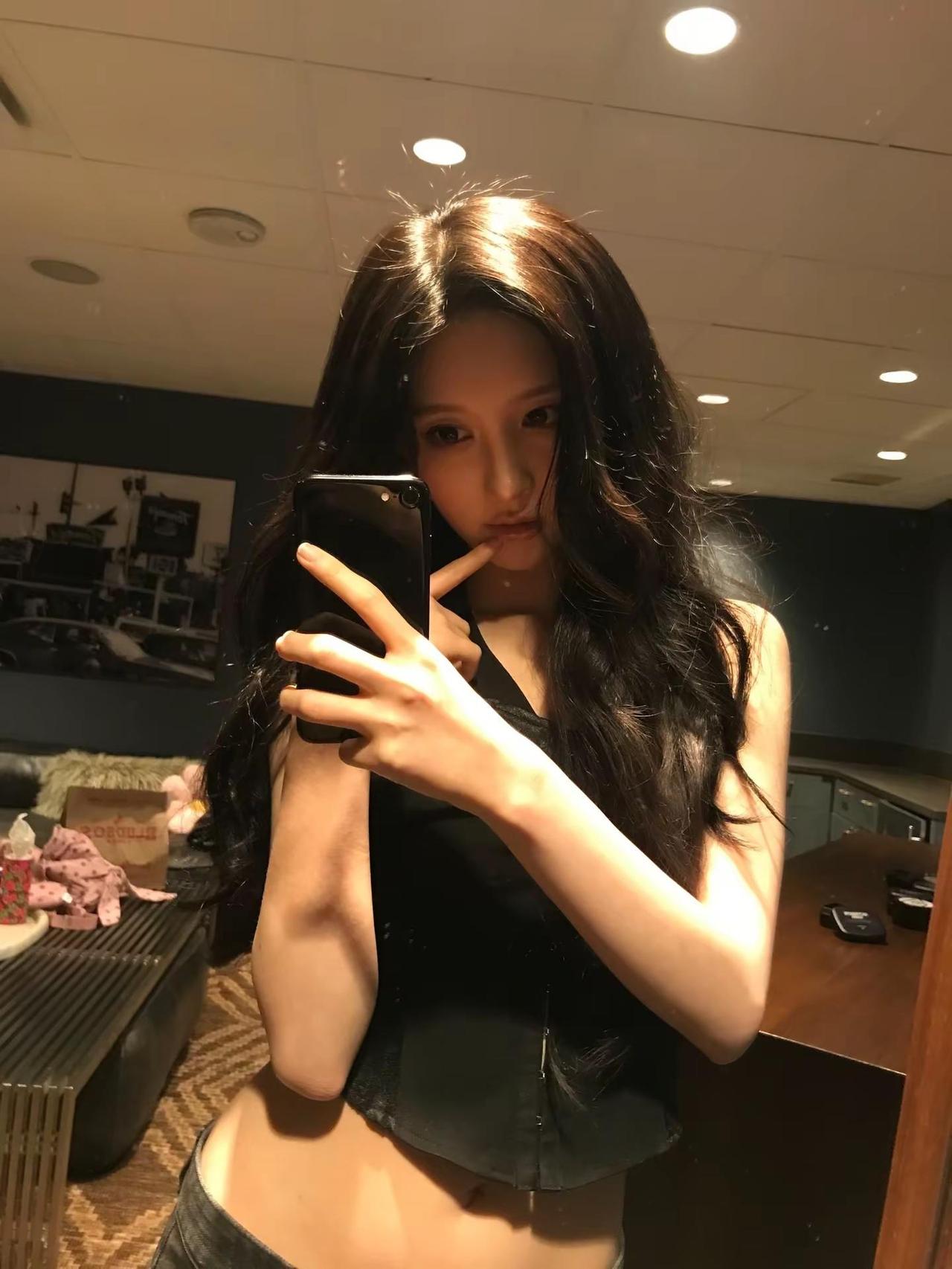 🐈‍⬛。金秋天 Gaeul