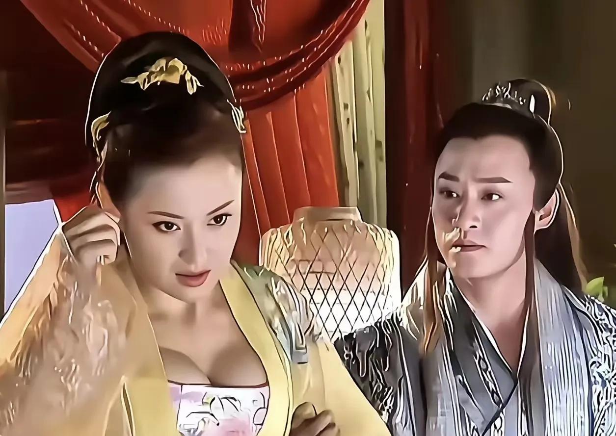 32岁的王珞遥在03版天龙八部中扮演王夫人，她演的王夫人风情万种，难怪段王爷都忘