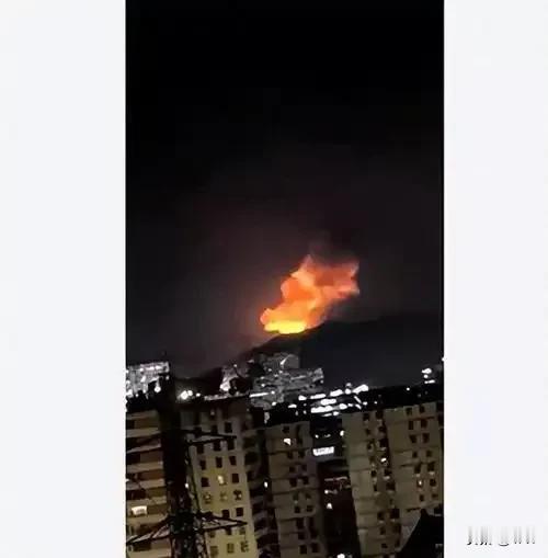 火光冲天！美军突袭查韦斯安葬地，霸权疯魔了？
 
1月3日凌晨，美军空袭委内瑞拉