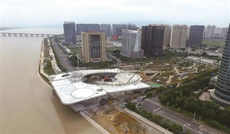 图一是五年前建设中的温州城市阳台
后面几张照片是建设好开放的温州城市阳台，温州城