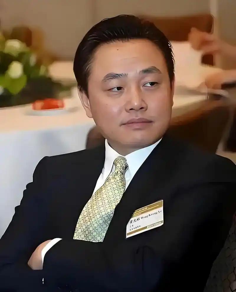 得道高僧说："有些做了坏事的人，不一定立刻得到报应，因为祖先积的德在帮他挡灾。当