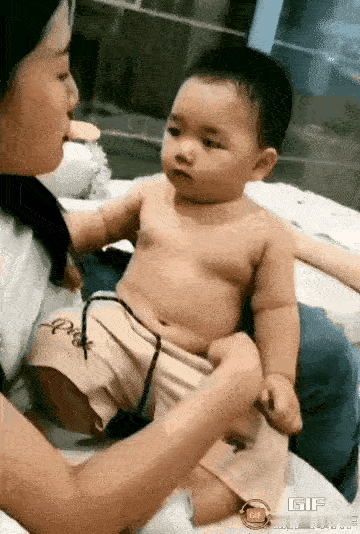 小孩子都知道，不诚信的人。
不会有信任第二次。
这姨斗弄侄儿，小侄儿虽然不能言。