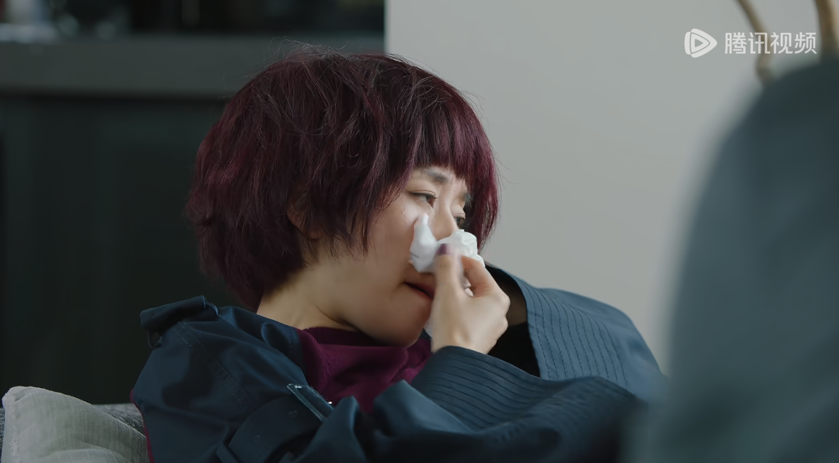 虽然贺涵嘴上一直说着多嫌弃多讨厌罗子君，但是还是会用手去捡罗子君的鼻涕纸啊，说明