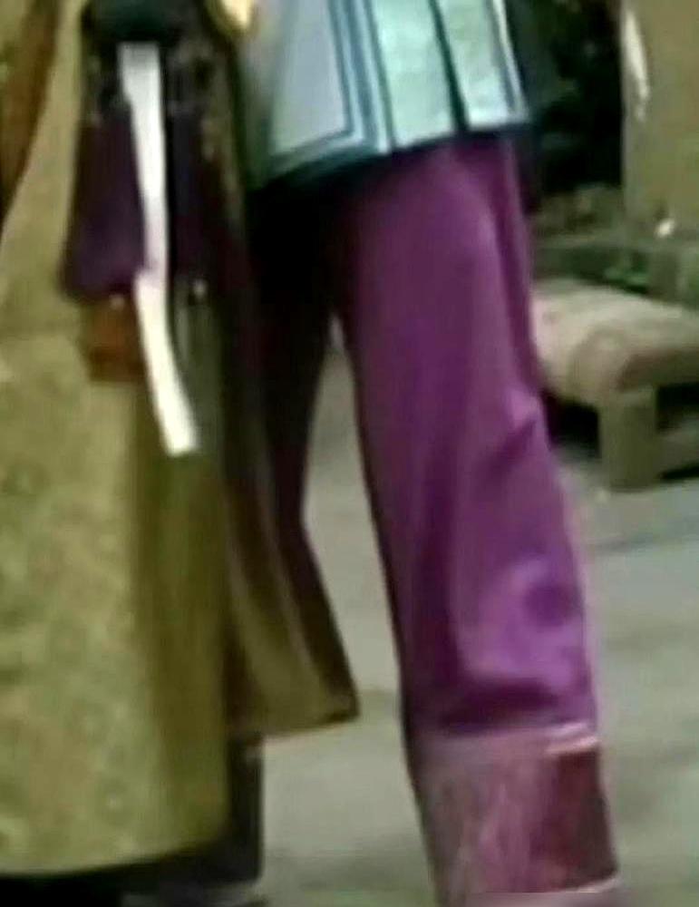 甄嬛传浣碧这段戏居然是剪出来的！
 

蓝盈莹演浣碧时才23岁，剧组要求她疯狂减