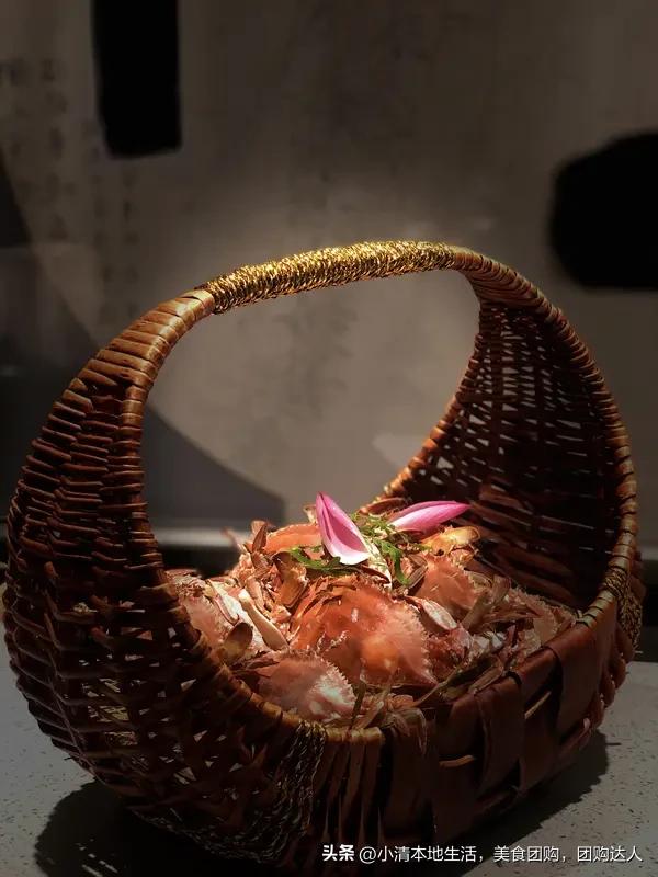金秋蟹季，上海的淮扬蟹宴不容错过。食庐是新淮扬品牌，在南丰城、浦东嘉里城等地都有