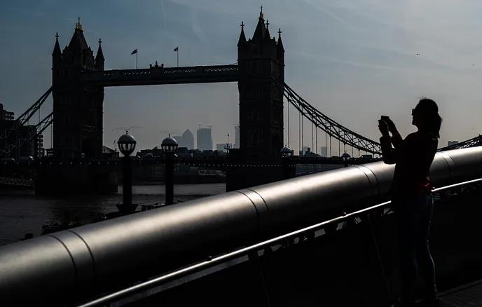 英国扩大对俄制裁，新增18项制裁对象
列入名单的有8家公司和10名自然人
塔斯社