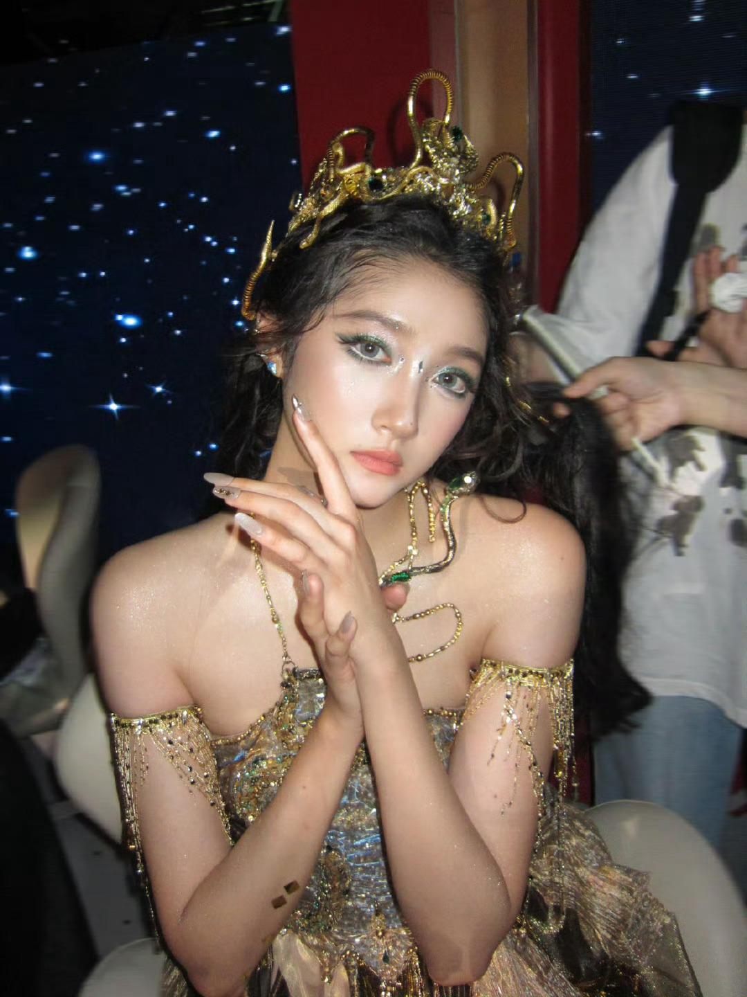 关晓彤权威蛇塑如此成功！这个妆容造型真的厉害了！ ​​​