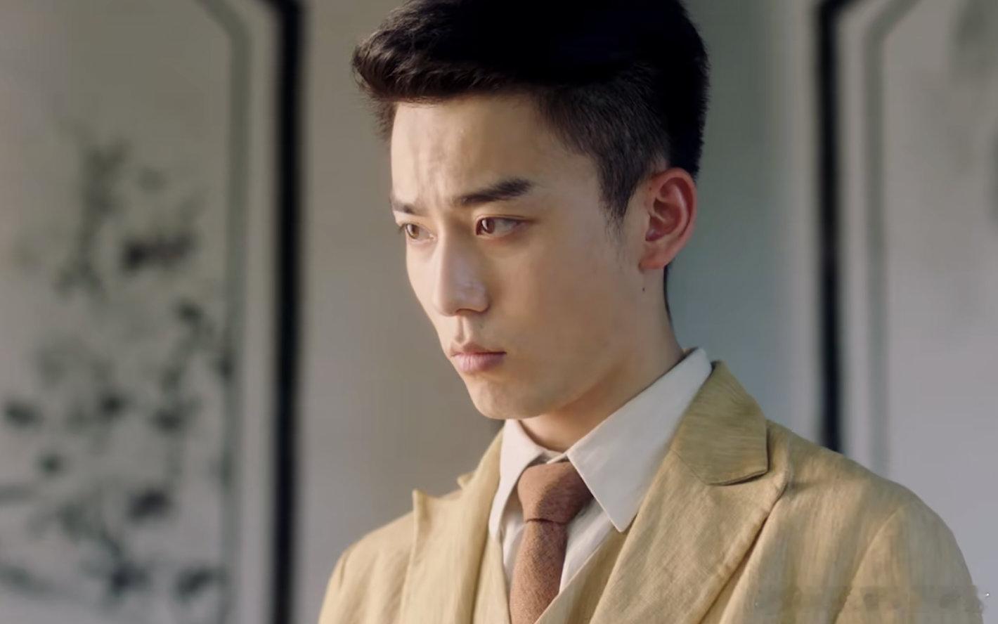 有港回信赵华为小狗读信 沈故小狗就这样萌萌的看着你 