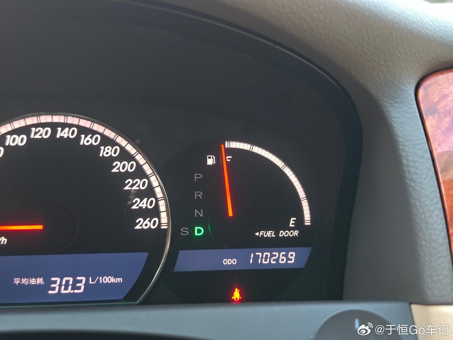 趁涨价前吧皇冠的油加满原本92说得涨1.73元，现在调控后每升上调0.87元。9