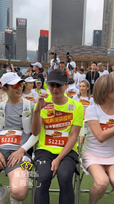 黄晓明黄宗泽霸总同框黄晓明给黄宗泽整不会了前辈式整活✨黄晓明用“饭撒”比心，黄宗